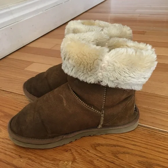 Womans Ugg 5825 Leather Slip-on Short Boots 6 W - Picture 6 of 7